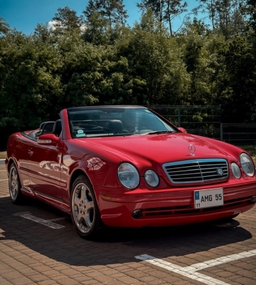 Их существует менее 1500: в Украине засветился редкий заряженный Mercedes 2000-х 