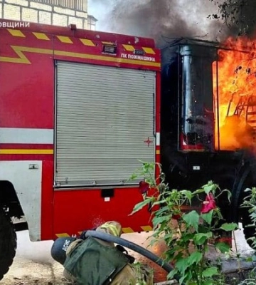 На Дніпропетровщині росіяни обстріляли рятувальників під час гасіння пожежі