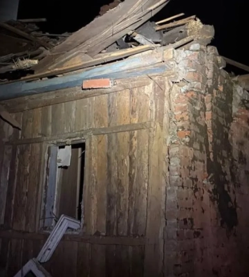 Оккупанты атаковали Изюм дроном и авиабомбой: повреждено не менее 15 домов, есть пострадавшие