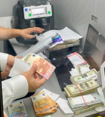 Мільйони готівкою та фальшиві чеки: у Києві викрили мережу підпільних обмінників