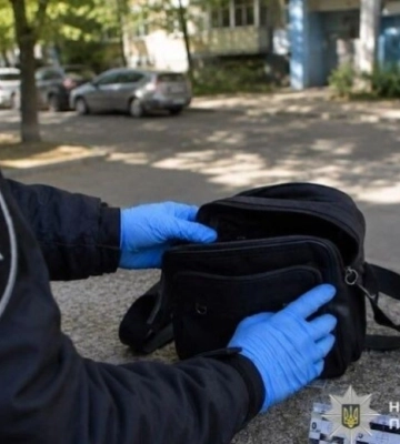 У Дніпрі чоловіка підозрюють у незаконному зберіганні метамфетаміну: подробиці
