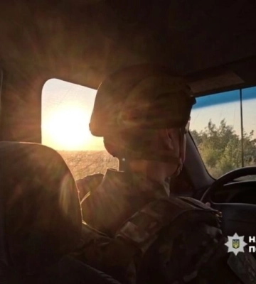 Розбили КАБами ледь не пів села: правоохоронці Запоріжжя евакуювали власників знищених будинків