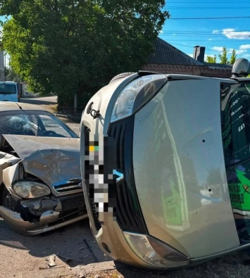 На Кіровоградщині поліцейські встановлюють обставини ДТП, у якій травмувалися четверо осіб (ФОТО)