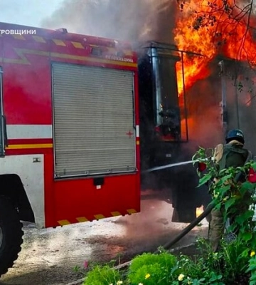 Рашисти обстріляли рятувальників під час гасіння пожежі на Дніпропетровщині