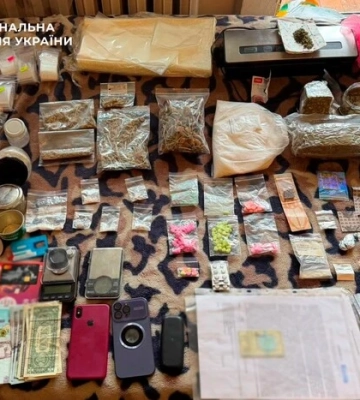 Перед судом постане 50-річний киянин, який збував наркотики й психотропи та влаштовував «тематичні вечірки»