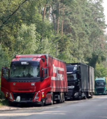 У Києві через спеку ввели обмеження руху вантажівок