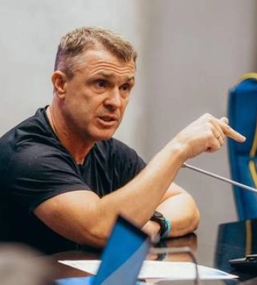 Ребров опозорился, сыграв в падл с легендой клуба российской армии