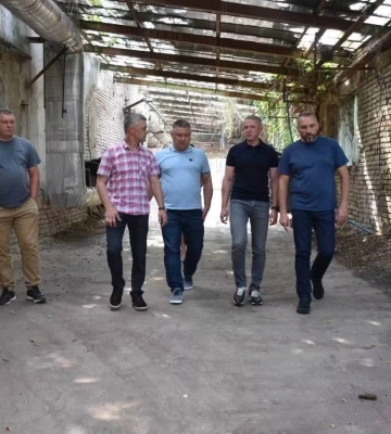 Секретар Луцької міської ради перевірив благоустрій парку і стан ведмежих вольєрів у зоопарку