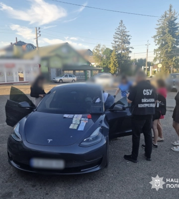 Обіцяла інвалідність та відстрочку від мобілізації за певну суму - на Буковині затримано жінку. ФОТО