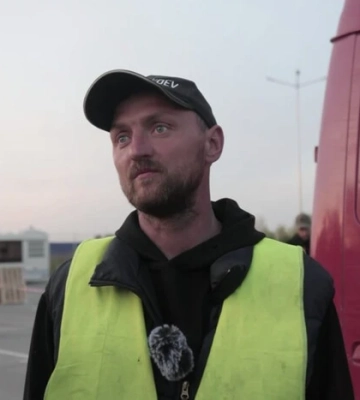 «Мого сина просто вб'ють». Відомий український волонтер поїхав до Росії після погроз ФСБ