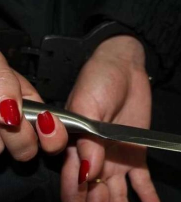 На Волині п’яна жінка ледь не вбила знайому чотирма ударами кухонного ножа: як її покарали