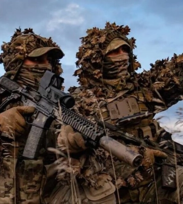 ССО звільнили селище на Донеччині, а у Києві авто влетіло на терасу ресторану. Головне за день