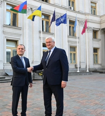 Глава МИД Азербайджана прибыл в Украину