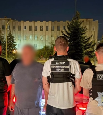 На Закарпатті викрили двох чоловіків, які за 10 тис. доларів доправляли призовників до кордону