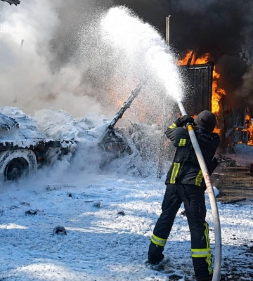 Окупанти атакували дронами сміттєвоз та вантажівки у Херсоні, є поранені
