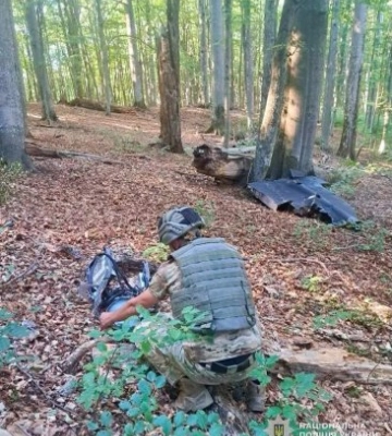 Небезпечна знахідка у лісі на Хустщині: поліція знешкодила бойову частину російського «Шахеда»