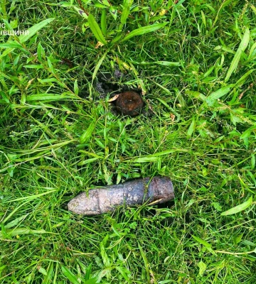 В обмілілому ставку на Львівщині виявили два снаряди