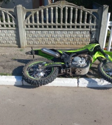 На Волині п’яний мотоцикліст в’їхав у паркан та зламав п’яту