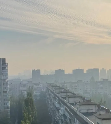На Київщині у низці міст зафіксували підвищений рівень пилу