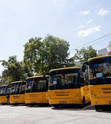 Криворізькому району передали нові інклюзивні шкільні автобуси