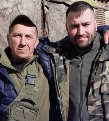 «Поранило так само, як і мене». У Львові лікували батька і сина, які разом боронили Україну — їхня історія
