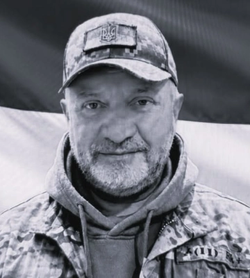 У Черкасах попрощалися з військовим, який у цивільному житті працював спеціалістом з обробки каменю