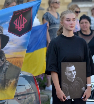 У Кропивницькому провели в останню путь захисника Романа Слюсаря 