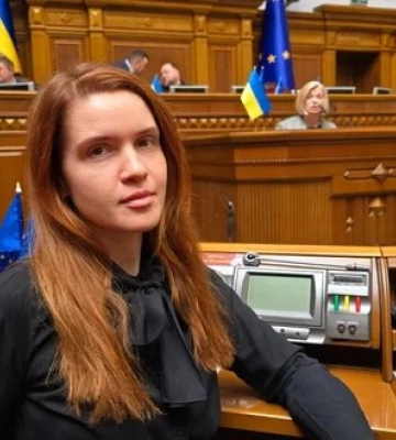Безугла знову увійшла до фракції "Слуга народу" в Раді