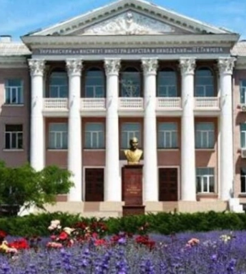 Під Одесою відкриють монументальну скульптуру «Коркотяг» і цим започаткують створення Площі виноробів