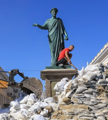 В Одесі з пам'ятника Дюку вперше від початку війни зняли захист