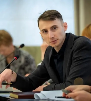Директор Державного експертного центру МОЗ Едем Адаманов: «Просто пофіксити систему на рівні прізвищ — не працює»