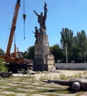 У Дніпрі зникли два пам'ятники: чому їх демонтували і куди поділи