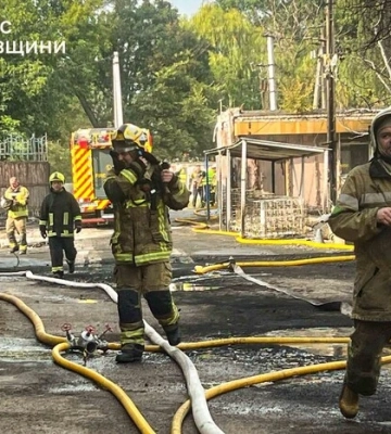 Рятувальники загасили чотири пожежі на Київщині після ворожого обстрілу