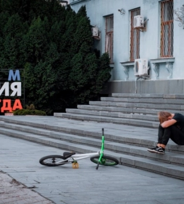 «Реальность тревожит и истощает». Крым накрыла депрессия во время войны РФ с Украиной