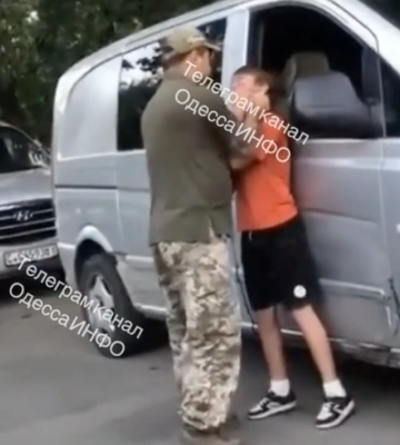 В Одесі військовий ТЦК схопив за вуха підлітка. ТЦК розпочав перевірку