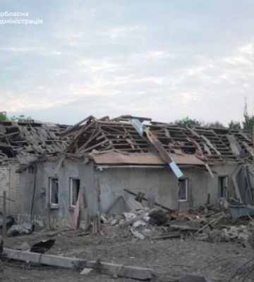 Війська РФ ударили КАБом по приватному сектору в Запоріжжі: зруйновано будинок, є пошкодження. ВІДЕО+ФОТОрепортаж