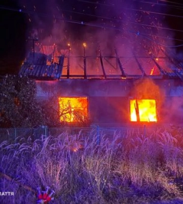 У Королеві на Берегівщині вночі загорівся житловий будинок: пожежу гасили три команди