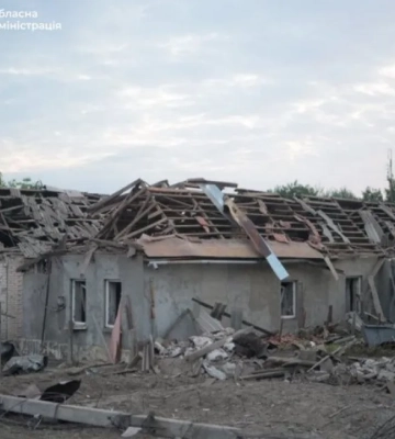 Войска РФ нанесли удар с помощью кабо по жилому кварталу в Запорожье: разрушен дом, имеются повреждения