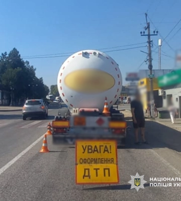 На трасі Одеса – Рені вантажівка збила жінку на пішохідному переході