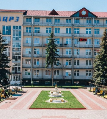 "Укрзалізниця" виставила на оренду санаторій: що відомо про стан будівлі та її локацію