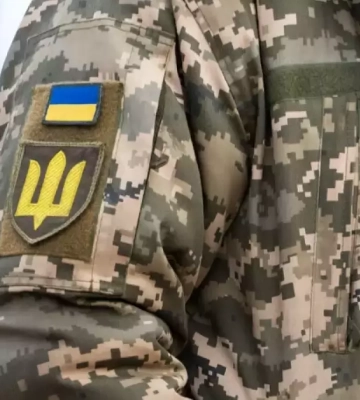 Одеський ТЦК прокоментував відео, де чоловік у військовій формі бʼє підлітка: подробиці