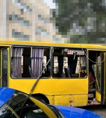 Російські війська вдарили по маршрутці в Херсоні, четверо людей загинули