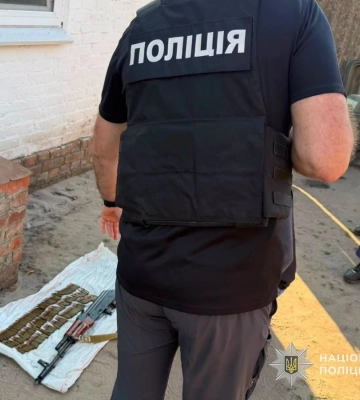 На Сумщині поліцейські викрили чоловіка у незаконному зберіганнні автоматичної зброї