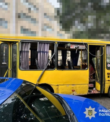 Удар по маршрутке в Херсоне: Зеленский указал на промедление партнеров