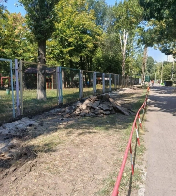 В Одесі оновлюють пішохідну зону поблизу дитячого садка