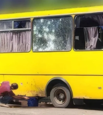 Окупанти атакували маршрутку в Херсоні: п’ятеро людей поранено, серед них підліток