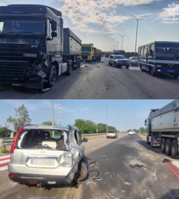 Поблизу Антополя вантажівка врізалася в легковик