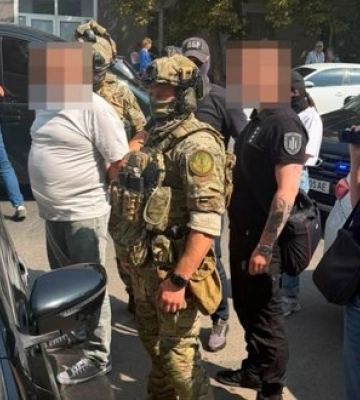Вимагали 80 тис. грн у підприємця: викрито двох посадовців Податкової на Сумщині, - ОГП. ФОТОрепортаж
