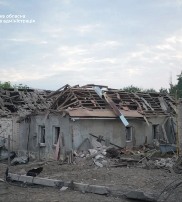 Росіяни вдарили КАБом по селу на Запоріжжі, є постраждала