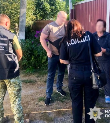 На Рівненщині викрили 26-річного волинянина, який організував незаконний переправлення 17 чоловіків за кордон